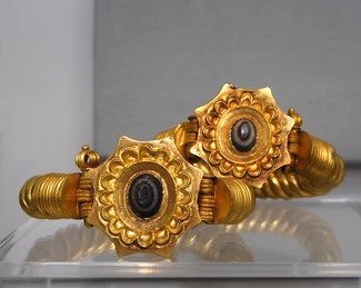 Unveiling the Glamour of Ancient Jewelry: A Journey into Timeless